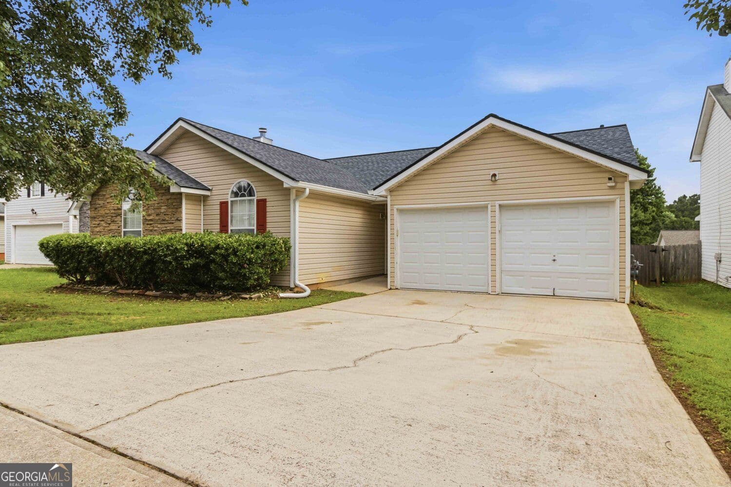 3 bedroom, 2 bathroom, 1,466 sq ft single family residence for rent at 2922 Knoll View Place, Douglasville, GA 30135 for $1,900 a month — photo 1 of 1