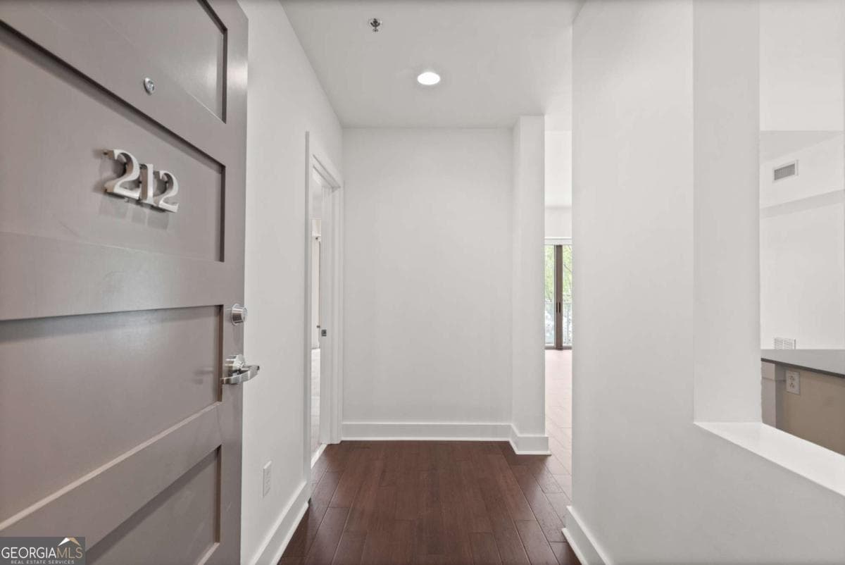 2 bedroom, 2 bathroom, 1,256 sq ft condominium for rent at 1100 Howell Mill Road 212, Atlanta, GA 30318 for $3,250 a month — photo 5