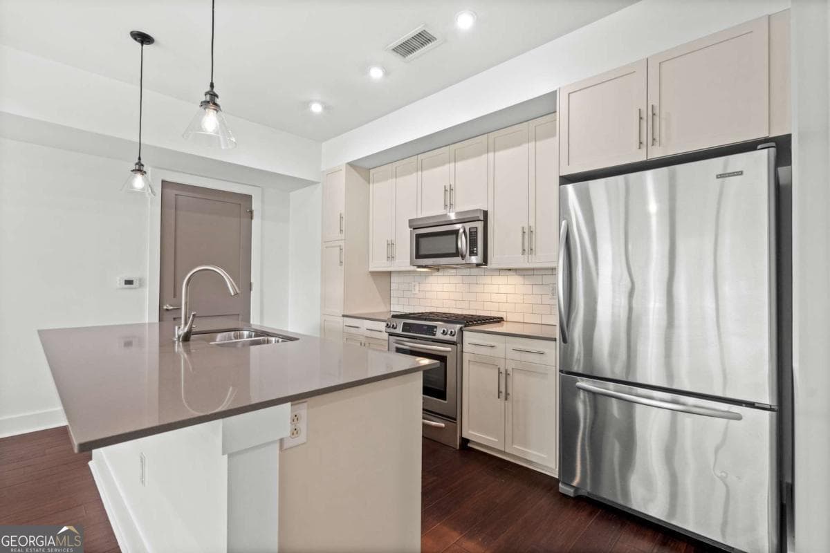 2 bedroom, 2 bathroom, 1,256 sq ft condominium for rent at 1100 Howell Mill Road 212, Atlanta, GA 30318 for $3,250 a month — photo 9