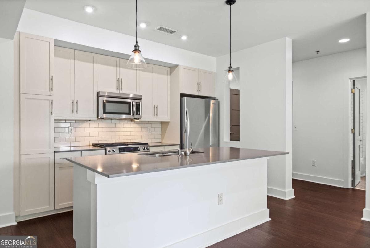 2 bedroom, 2 bathroom, 1,256 sq ft condominium for rent at 1100 Howell Mill Road 212, Atlanta, GA 30318 for $3,250 a month — photo 8