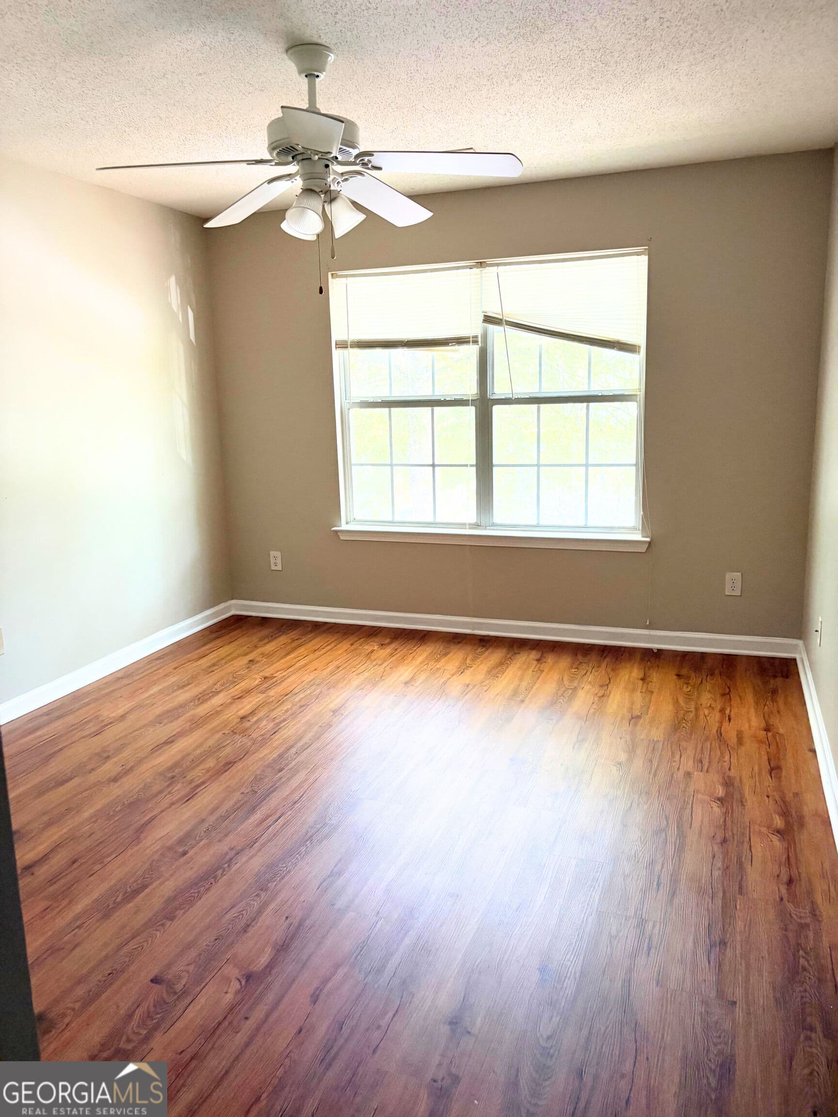 3 bedroom, 2.5 bathroom, 1,608 sq ft townhouse for rent at 11315 Michelle Way, Hampton, GA 30228 for $1,700 a month — photo 2