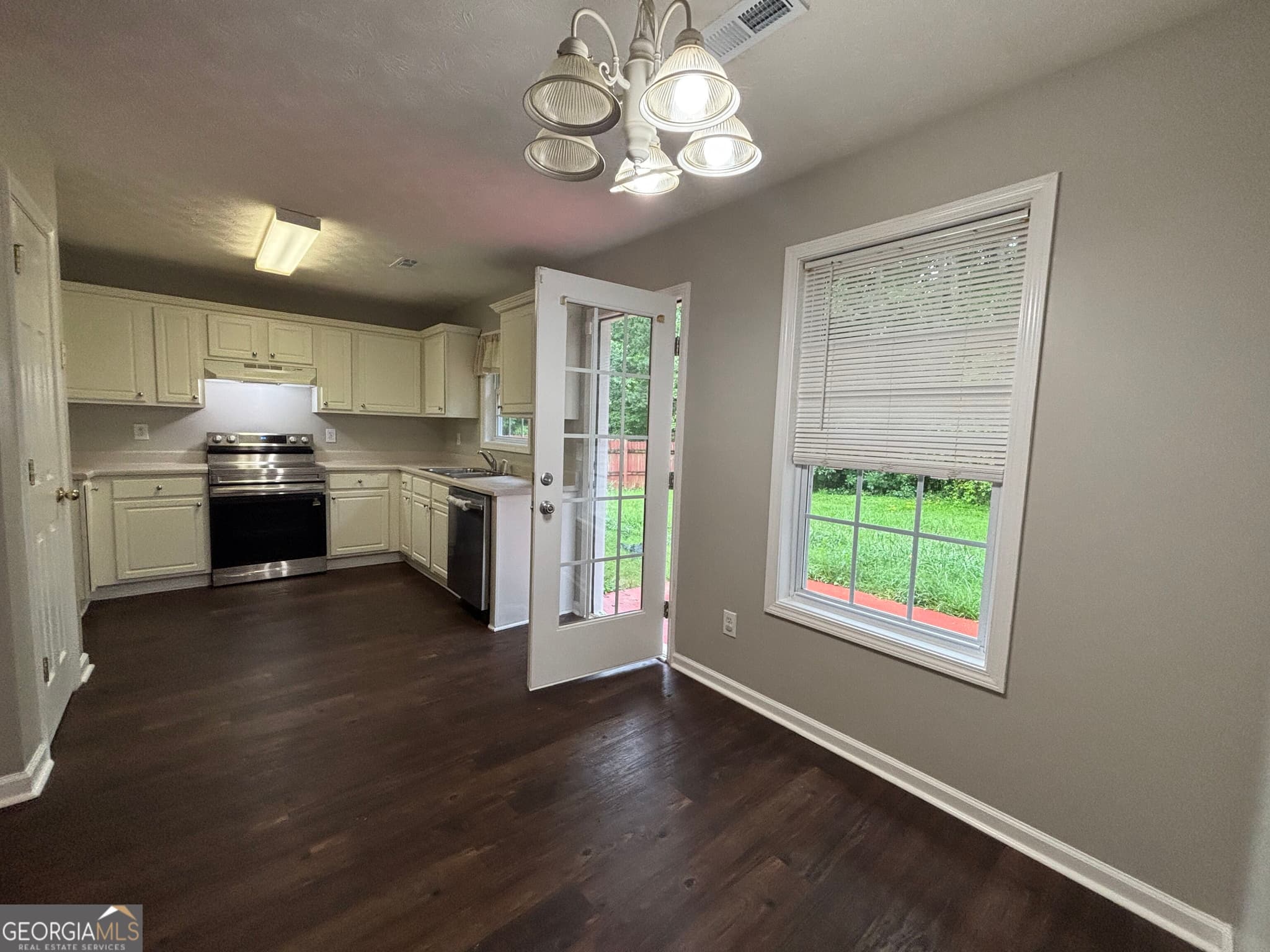 3 bedroom, 2 bathroom, 1,303 sq ft single family residence for rent at 43 Canterbury Drive, Grantville, GA 30220 for $1,695 a month — photo 7