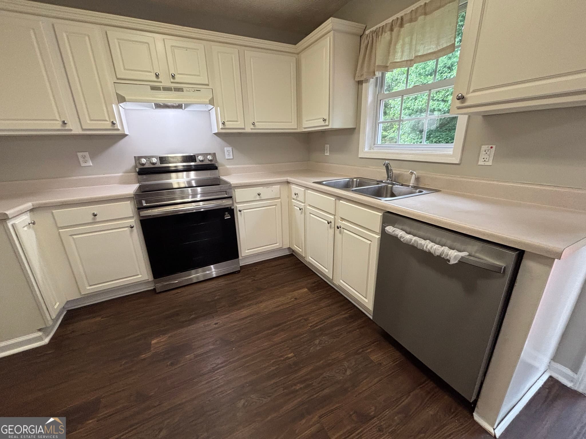 3 bedroom, 2 bathroom, 1,303 sq ft single family residence for rent at 43 Canterbury Drive, Grantville, GA 30220 for $1,695 a month — photo 10