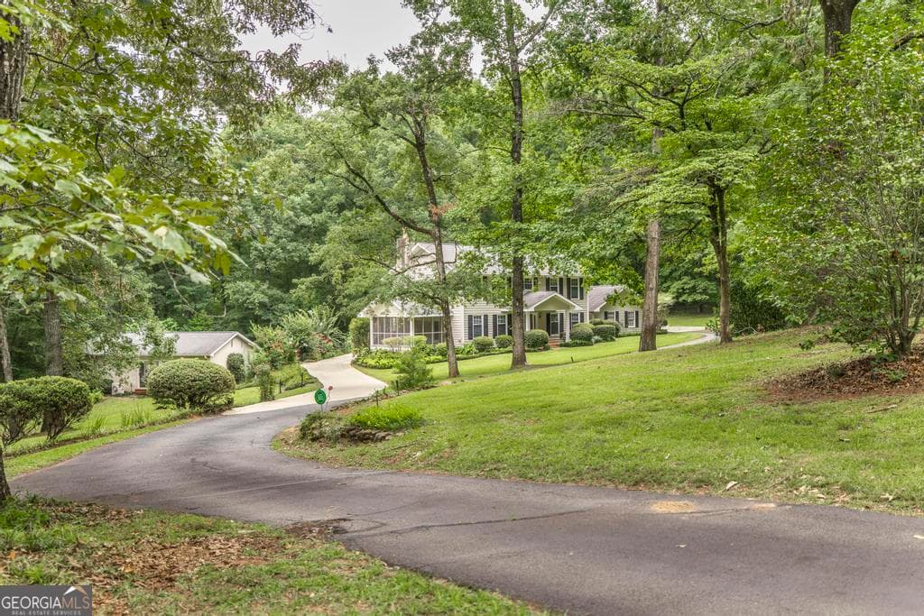4 bedroom, 3 bathroom, 2,577 sq ft single family residence for sale at 2311 Wesleyan Drive, Macon, GA 31210 — photo 2