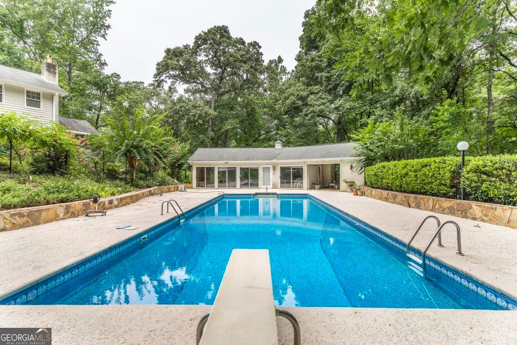 4 bedroom, 3 bathroom, 2,577 sq ft single family residence for sale at 2311 Wesleyan Drive, Macon, GA 31210 — photo 4