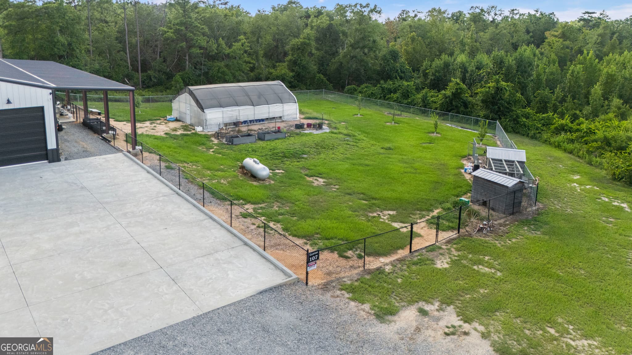 3 bedroom, 3.5 bathroom, 2,456 sq ft single family residence under contract at 107 Lonnie Johnson Road, Hazlehurst, GA 31539 — photo 7
