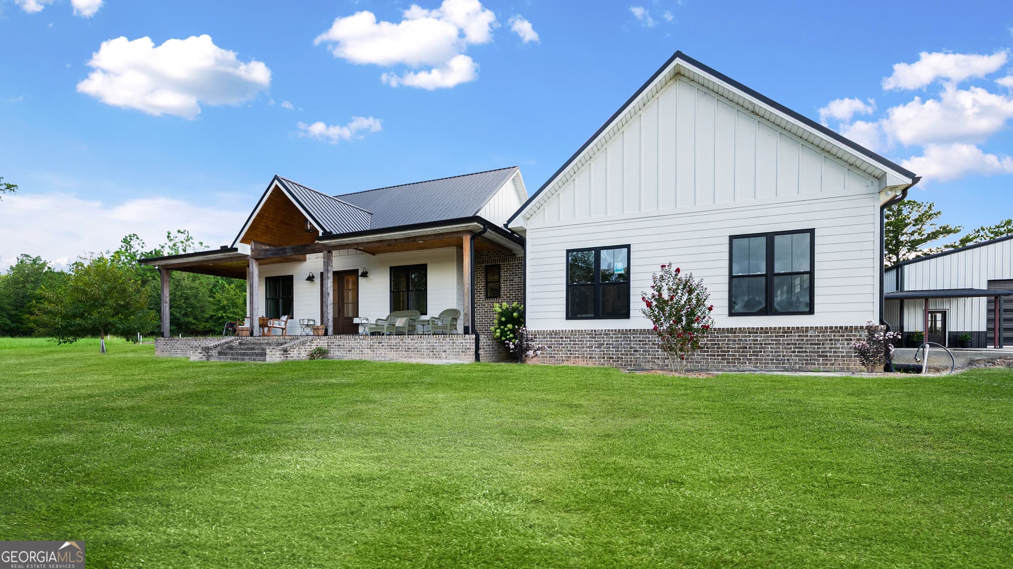 3 bedroom, 3.5 bathroom, 2,456 sq ft single family residence under contract at 107 Lonnie Johnson Road, Hazlehurst, GA 31539 — photo 3