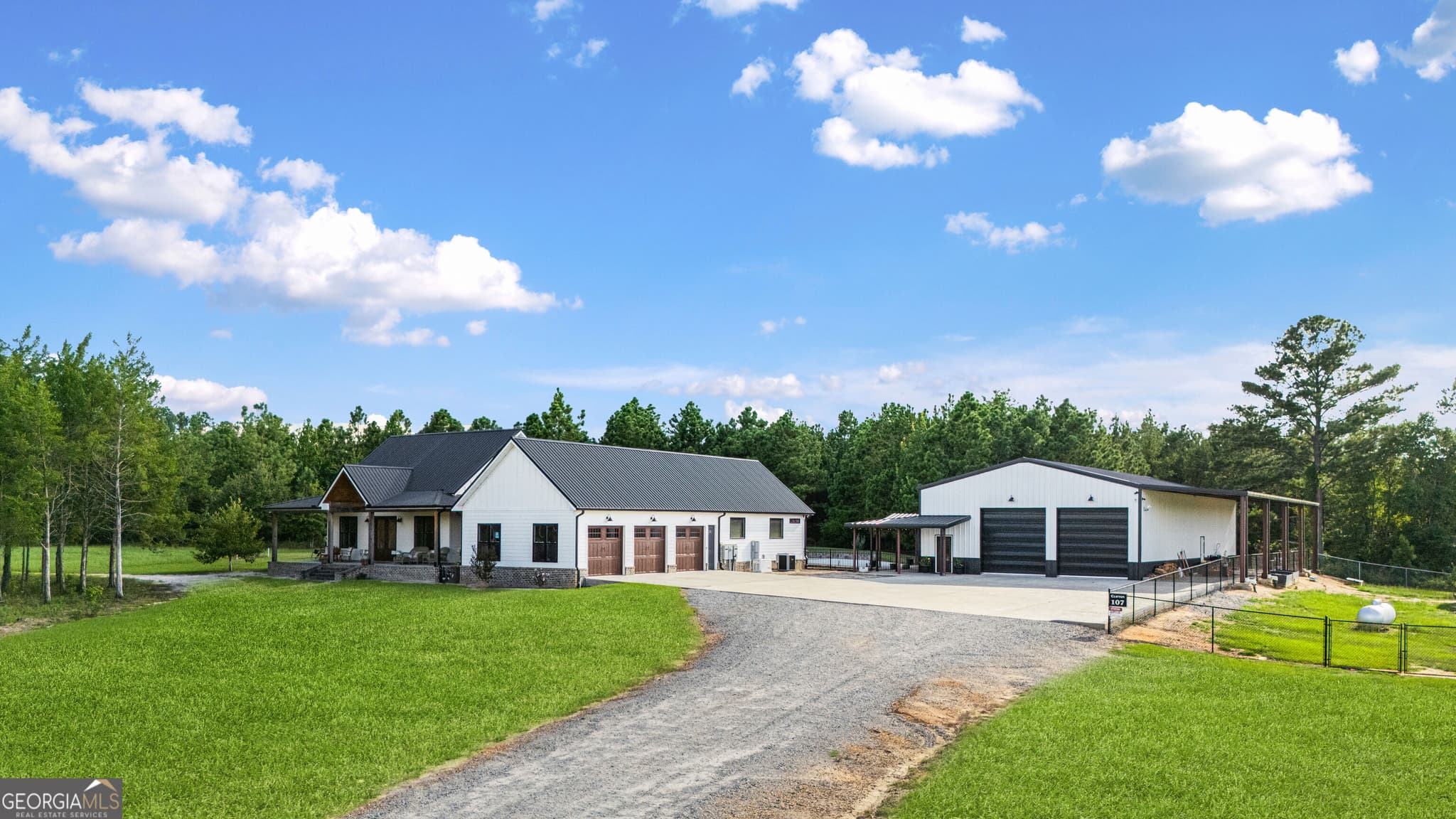 3 bedroom, 3.5 bathroom, 2,456 sq ft single family residence under contract at 107 Lonnie Johnson Road, Hazlehurst, GA 31539 — photo 4