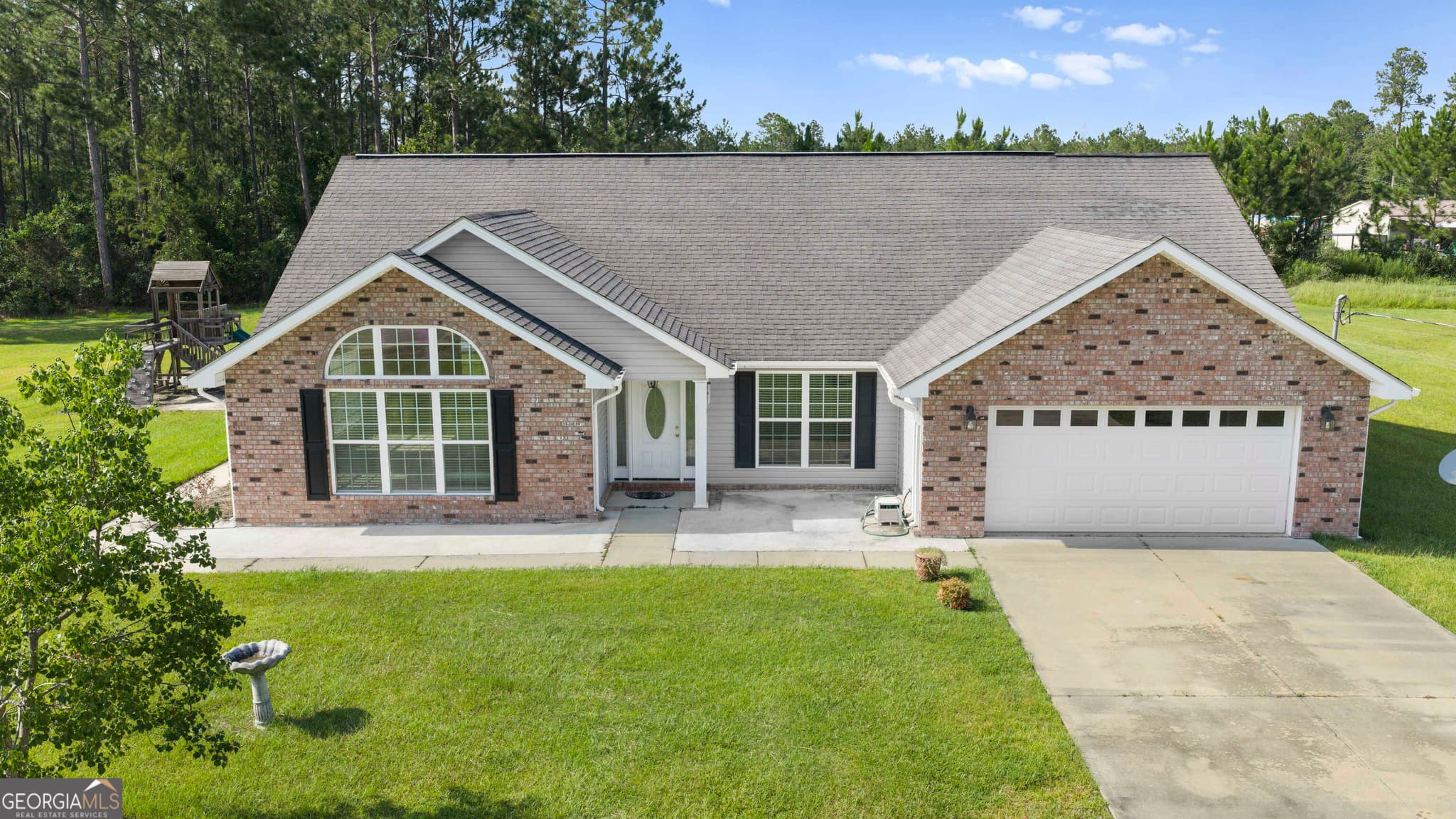 3 bedroom, 2 bathroom, 2,353 sq ft single family residence for rent at 99 Jennifer Lane, Baxley, GA 31513 for $2,000 a month — photo 1 of 25