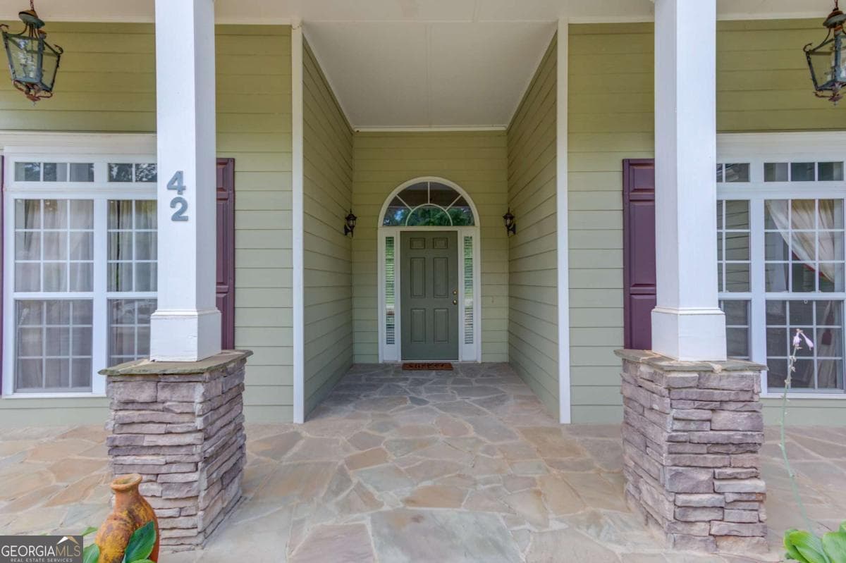 4 bedroom, 3 bathroom, 2,119 sq ft single family residence for sale at 42 Dumar Lane, Hoschton, GA 30548 — photo 2