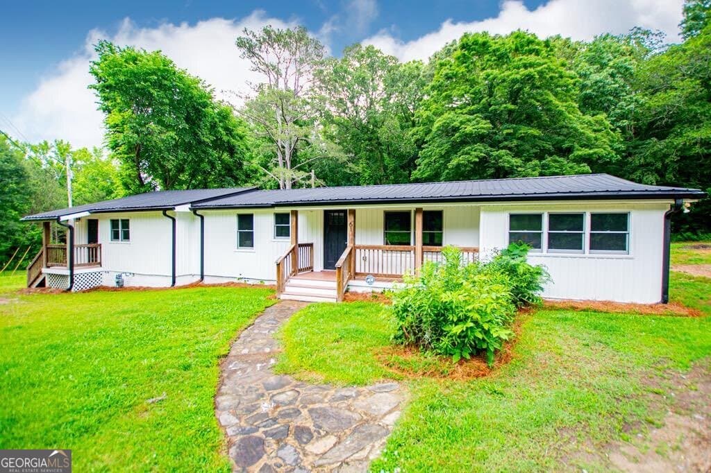 3 bedroom, 2 bathroom, 1,896 sq ft single family residence for sale at 61 Davenport Mill Road, Carrollton, GA 30117 — photo 2