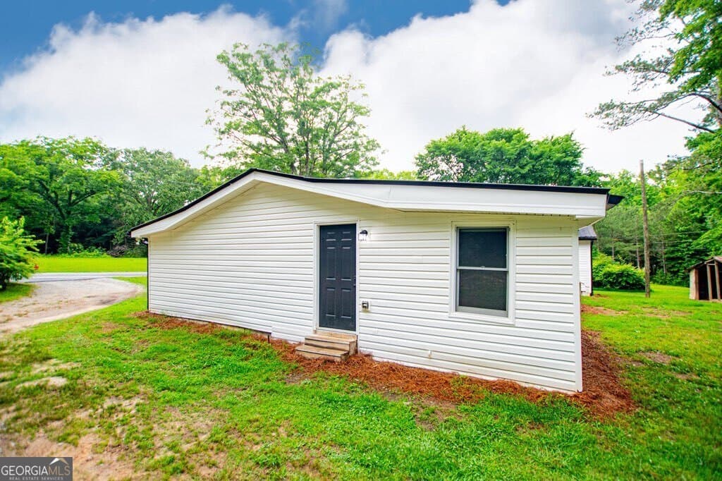 3 bedroom, 2 bathroom, 1,896 sq ft single family residence for sale at 61 Davenport Mill Road, Carrollton, GA 30117 — photo 8