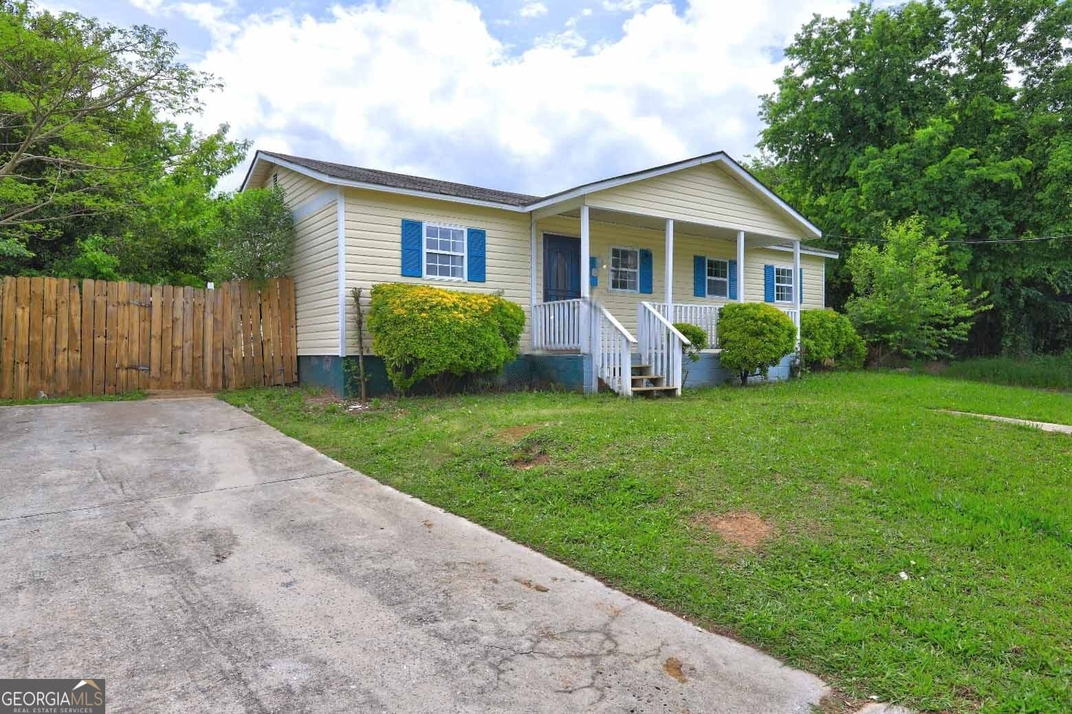 3 bedroom, 2 bathroom, 924 sq ft single family residence for sale at 480 Antioch Place, Macon, GA 31206