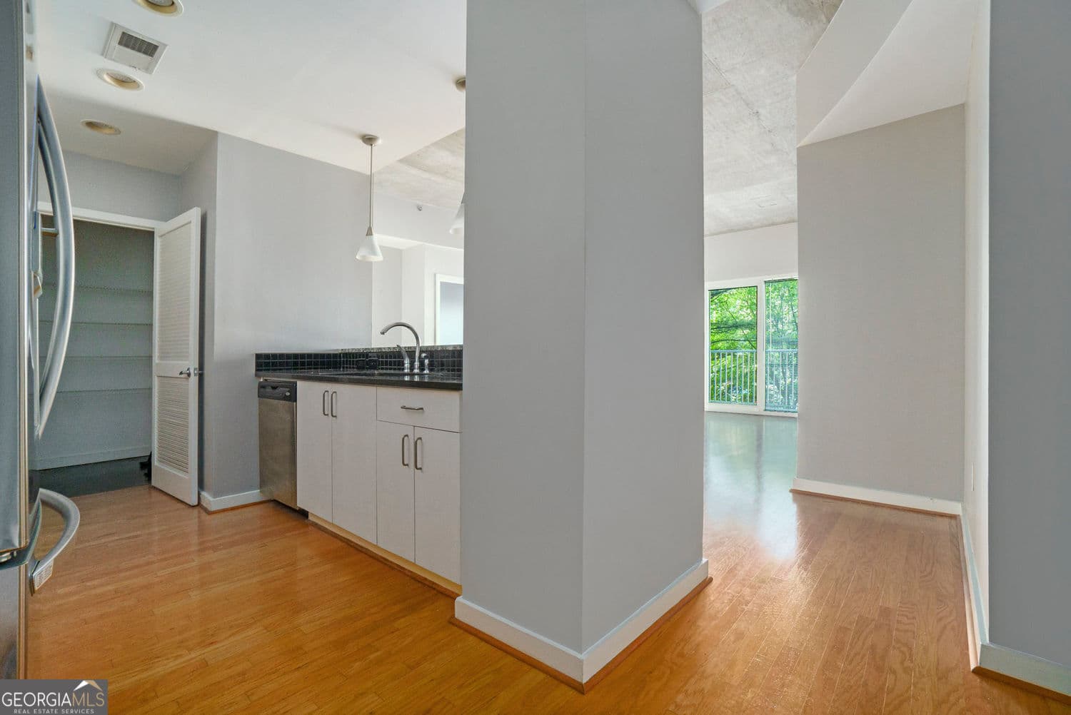 2 bedroom, 2 bathroom, 1,274 sq ft condominium for sale at 250 Pharr Road 405, Atlanta, GA 30305 — photo 5