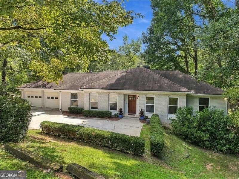 5 bedroom, 4 bathroom single family residence for sale at 688 Harbor Cove, Gainesville, GA 30501 — photo 2