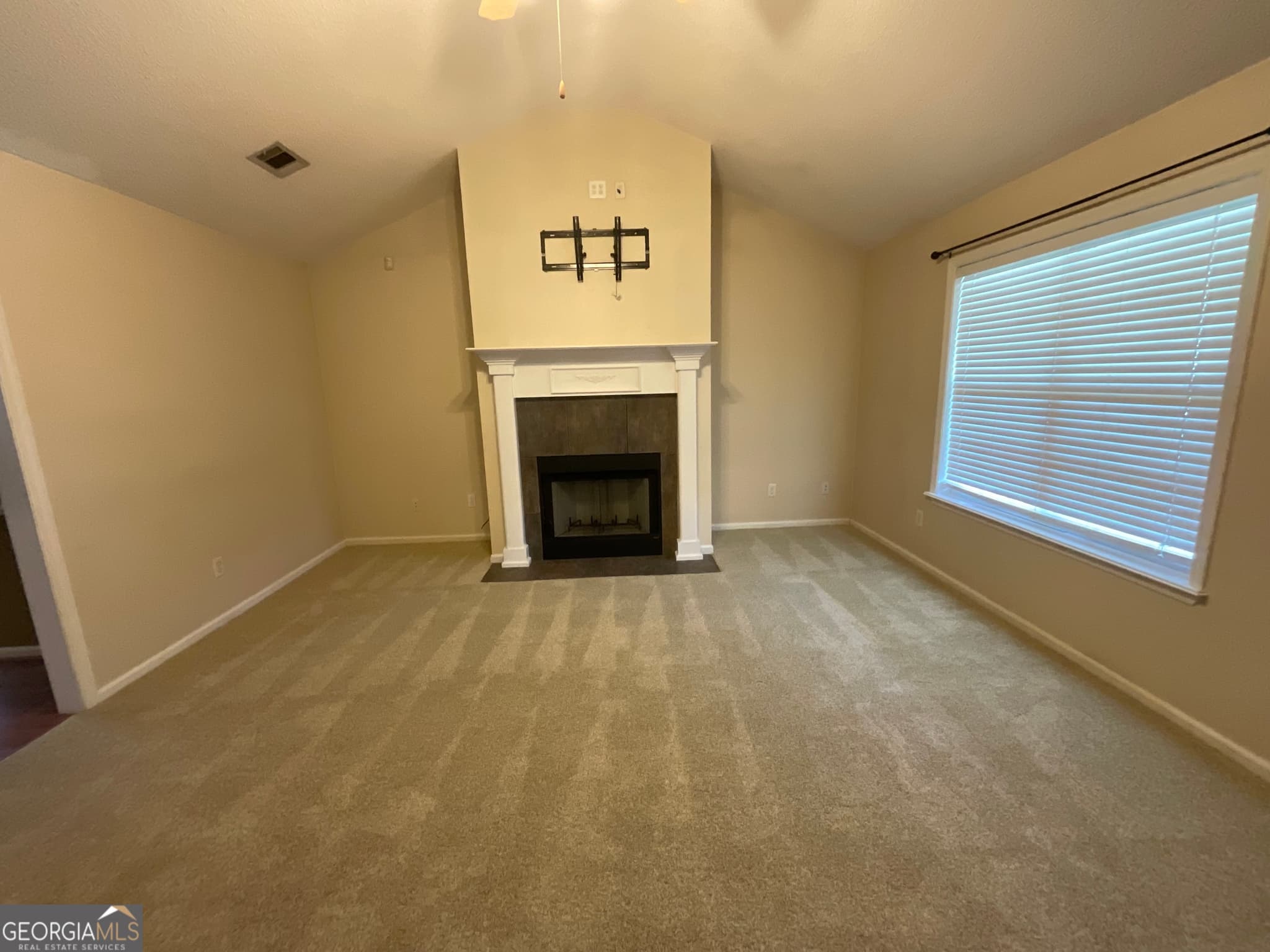 3 bedroom, 2 bathroom, 1,574 sq ft single family residence under contract at 4204 Bridle Trail, Valdosta, GA 31605 — photo 2