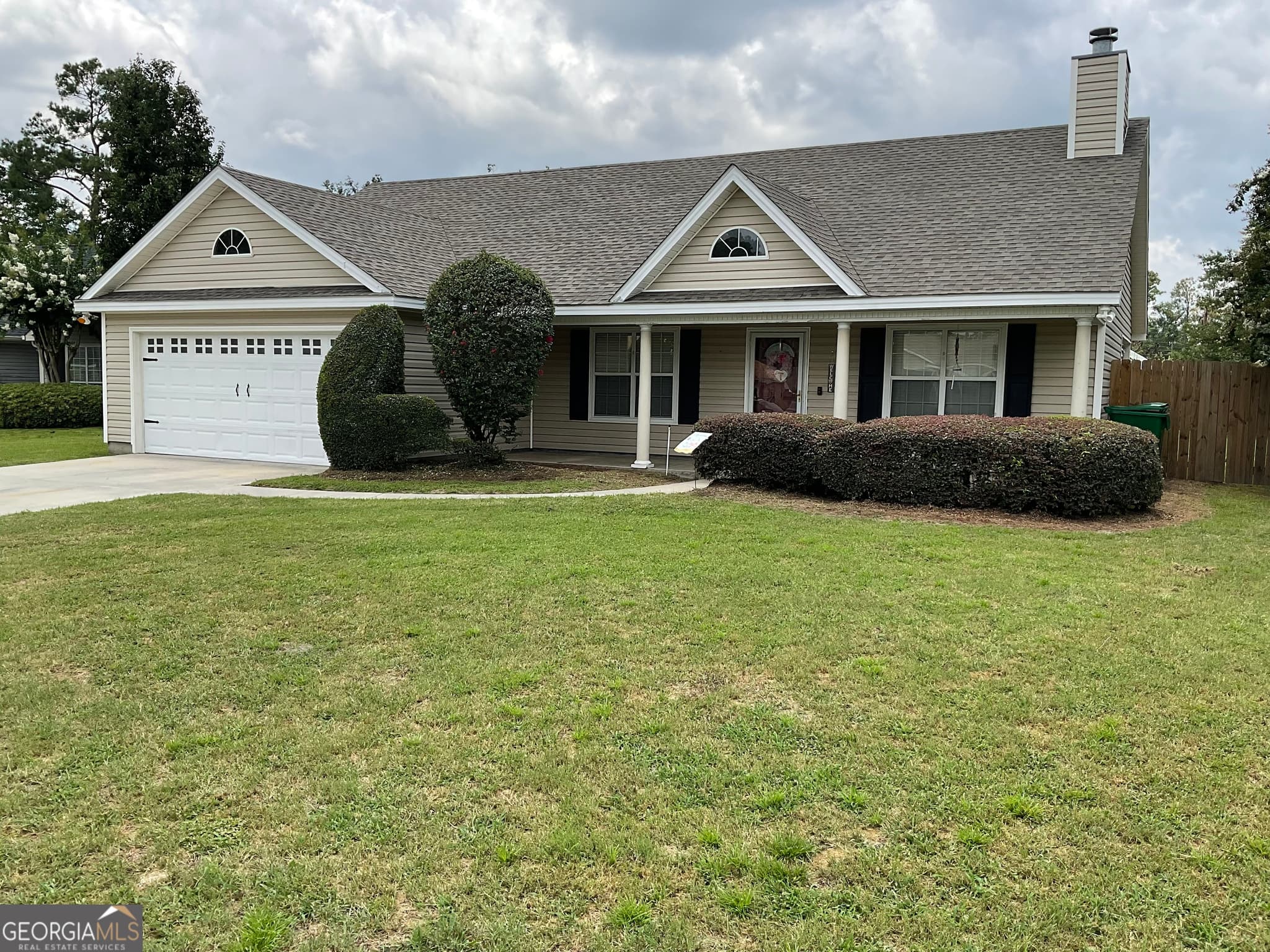 3 bedroom, 2 bathroom, 1,574 sq ft single family residence under contract at 4204 Bridle Trail, Valdosta, GA 31605