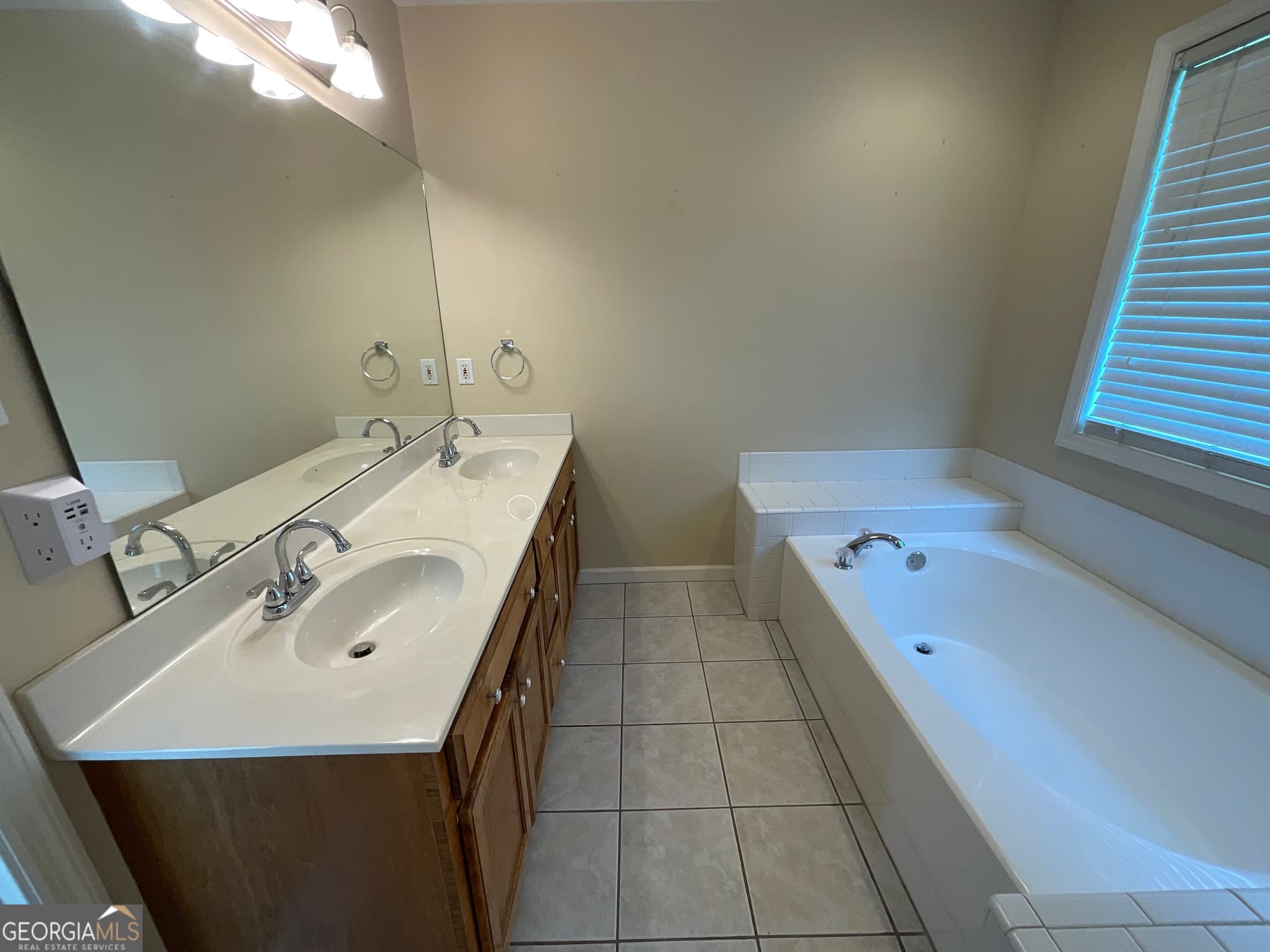 3 bedroom, 2 bathroom, 1,574 sq ft single family residence under contract at 4204 Bridle Trail, Valdosta, GA 31605 — photo 9