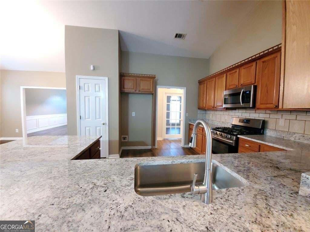 3 bedroom, 2 bathroom, 2,390 sq ft single family residence for rent at 3878 Hannahberry Place, Buford, GA 30519 for $2,600 a month — photo 10
