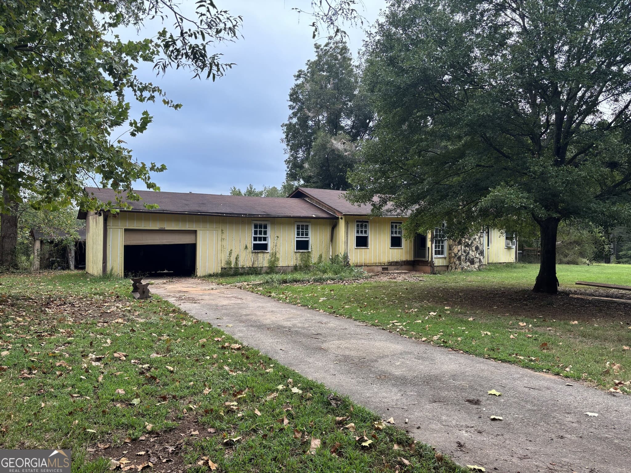 4 bedroom, 2.5 bathroom, 1,673 sq ft single family residence for sale at 1182 Cleveland Mill Road, Hartwell, GA 30643 — photo 2