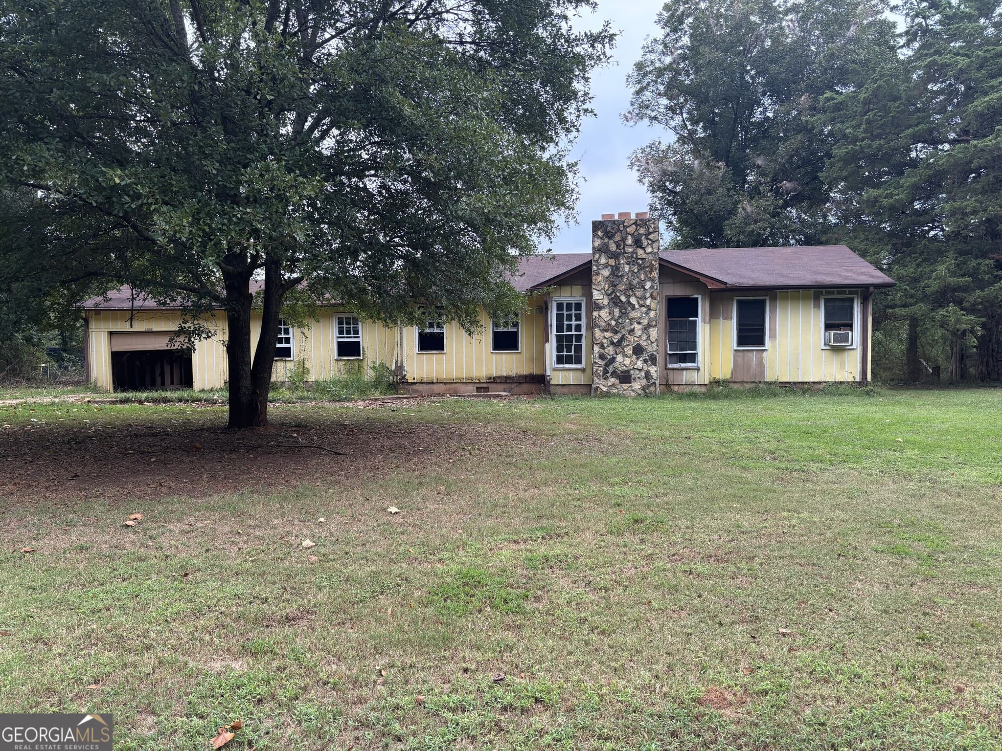4 bedroom, 2.5 bathroom, 1,673 sq ft single family residence for sale at 1182 Cleveland Mill Road, Hartwell, GA 30643