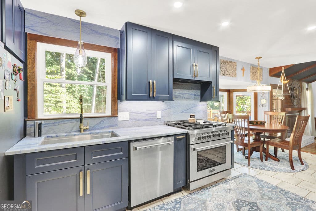 4 bedroom, 4.5 bathroom, 2,908 sq ft single family residence for sale at 2511 Flagsmoor Drive, Snellville, GA 30078 — photo 2