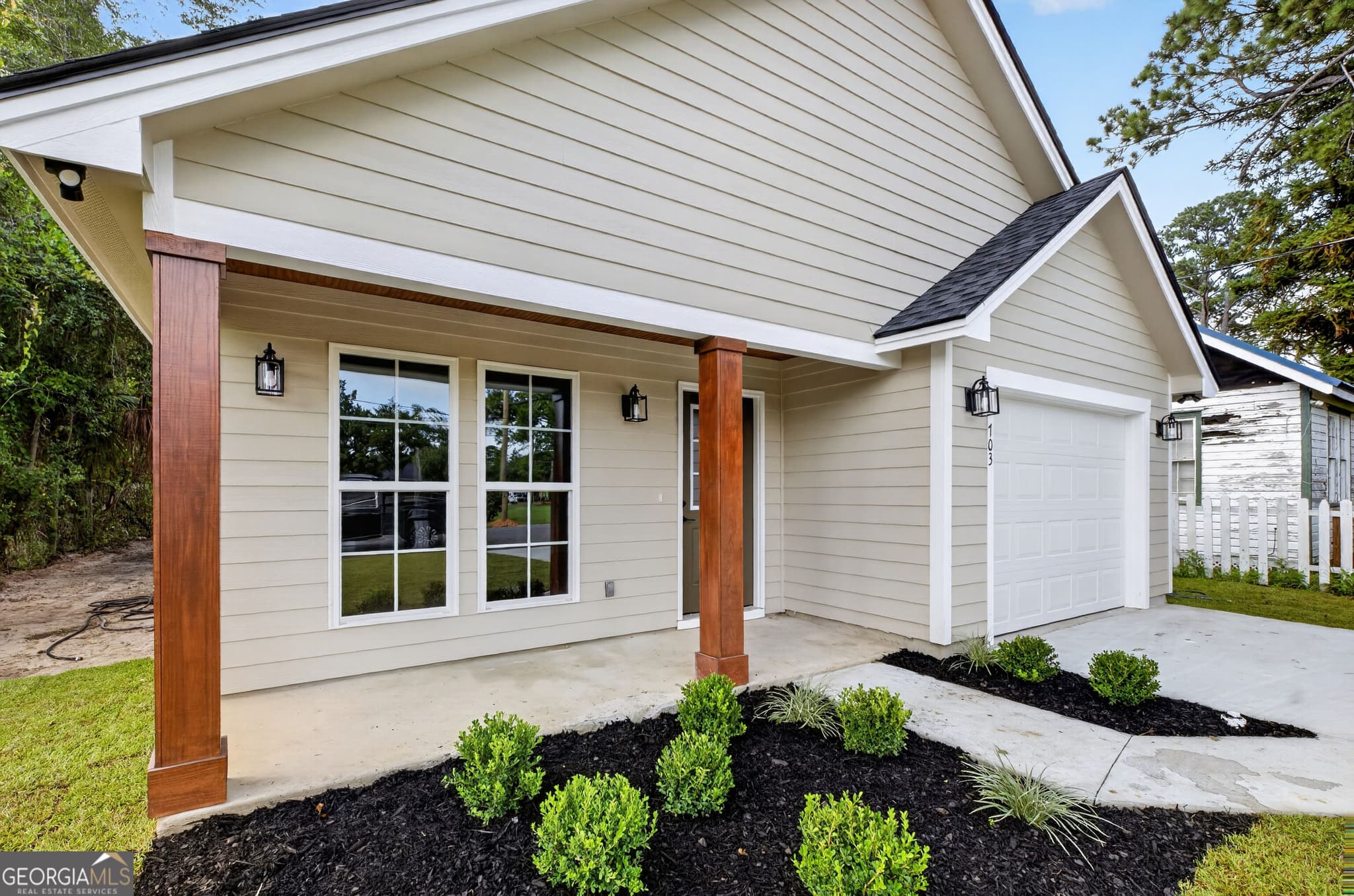 3 bedroom, 2 bathroom, 1,792 sq ft single family residence for sale at 703 E Adair Street, Valdosta, GA 31601 — photo 2