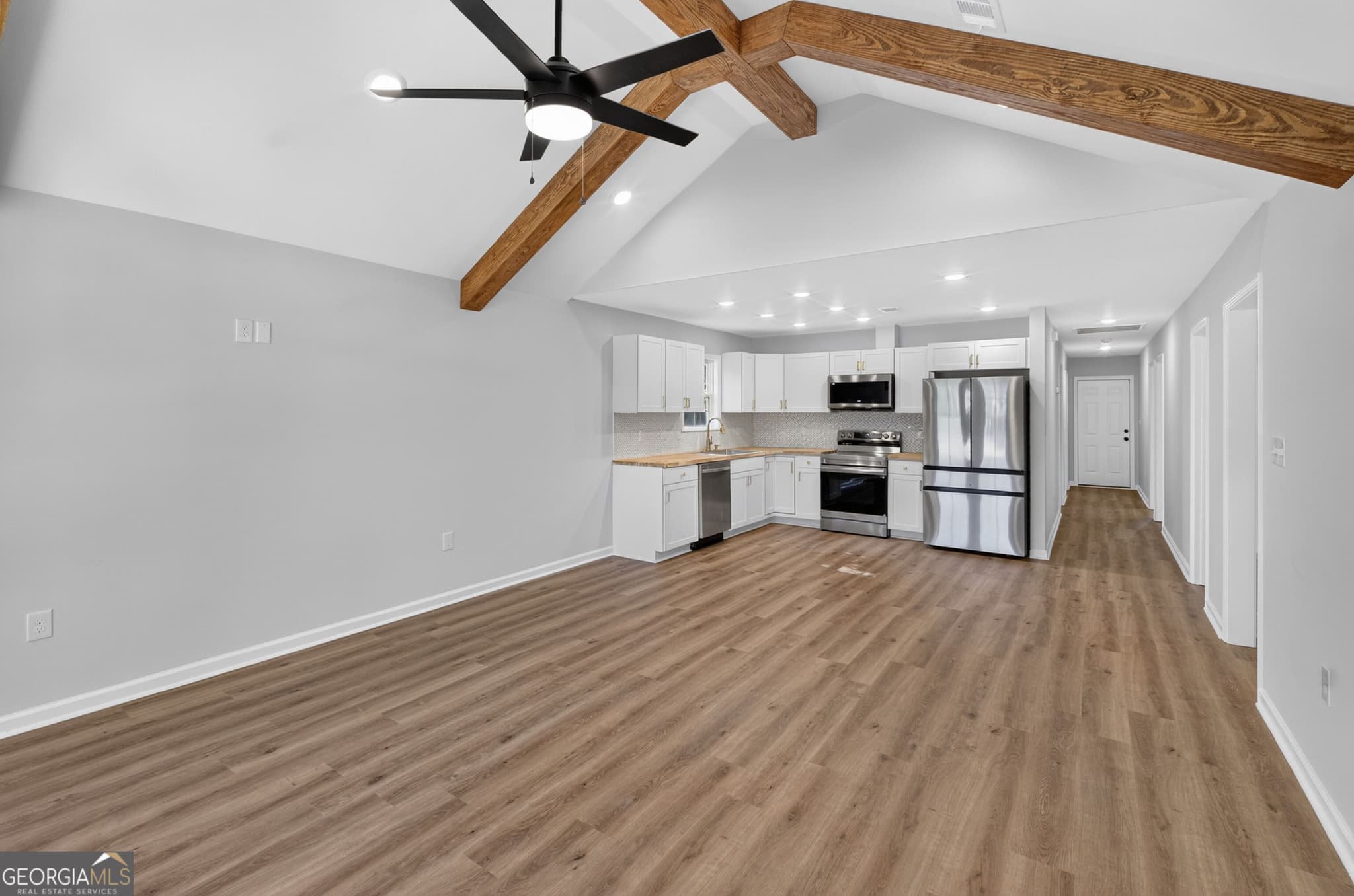 3 bedroom, 2 bathroom, 1,792 sq ft single family residence for sale at 703 E Adair Street, Valdosta, GA 31601 — photo 4