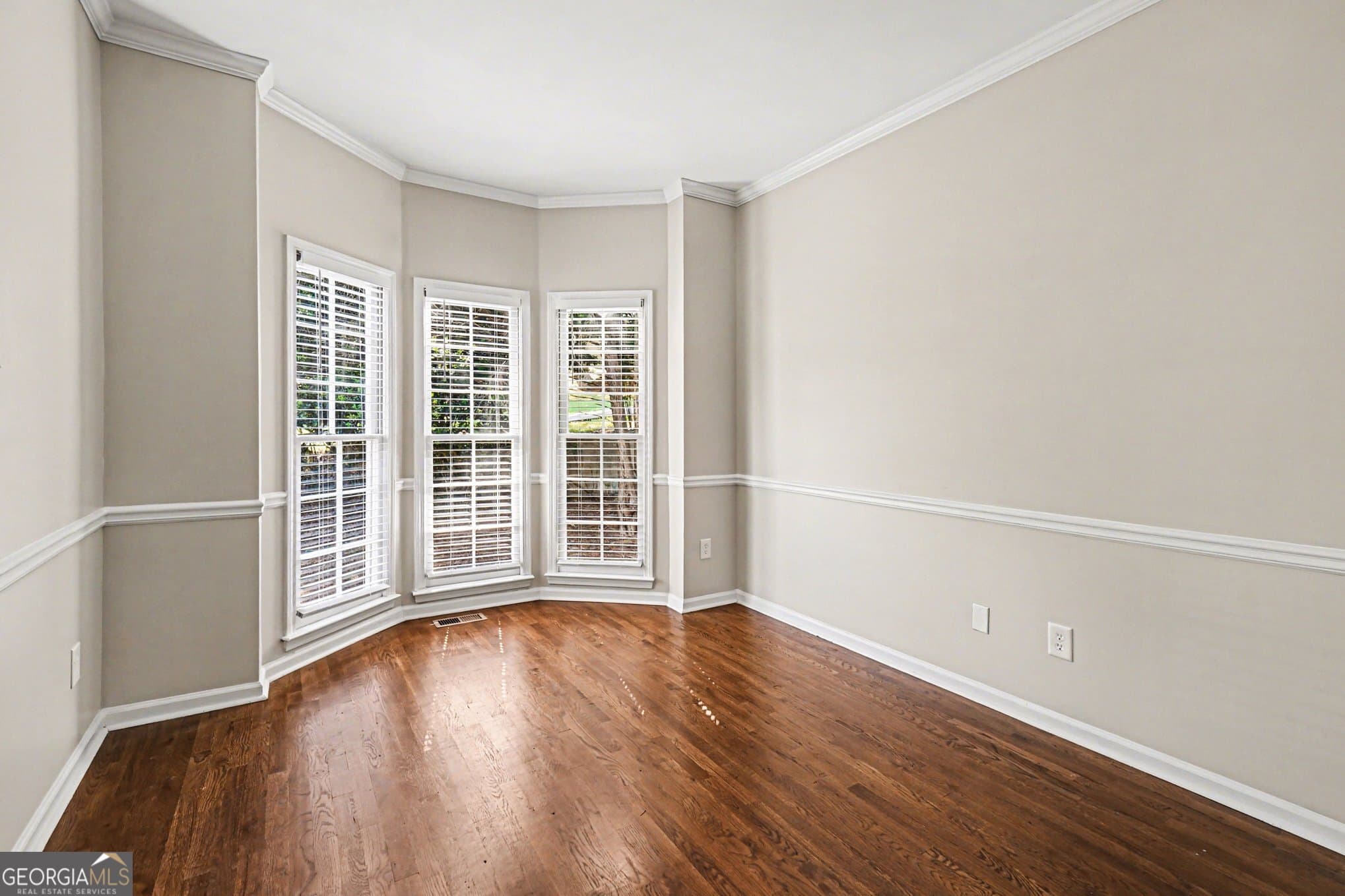 3 bedroom, 2.5 bathroom, 2,109 sq ft single family residence for sale at 4025 Bent Willow Lane, Woodstock, GA 30189 — photo 7
