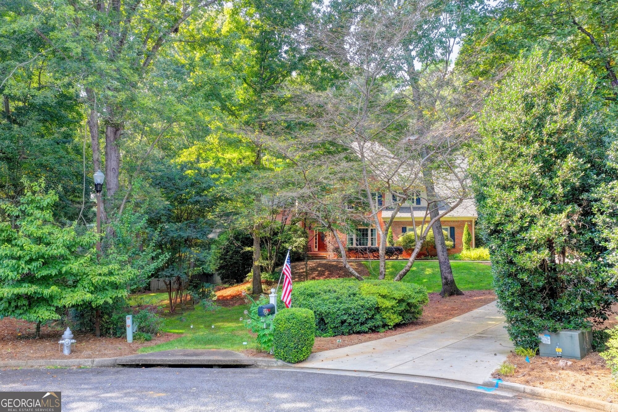 5 bedroom, 4.5 bathroom, 3,950 sq ft single family residence for sale at 375 Petersford Way, Milton, GA 30004 — photo 3