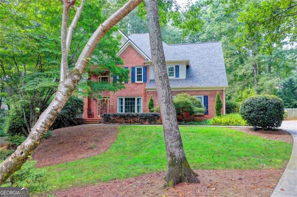 5 bedroom, 4.5 bathroom, 3,950 sq ft single family residence for sale at 375 Petersford Way, Milton, GA 30004 — photo 4