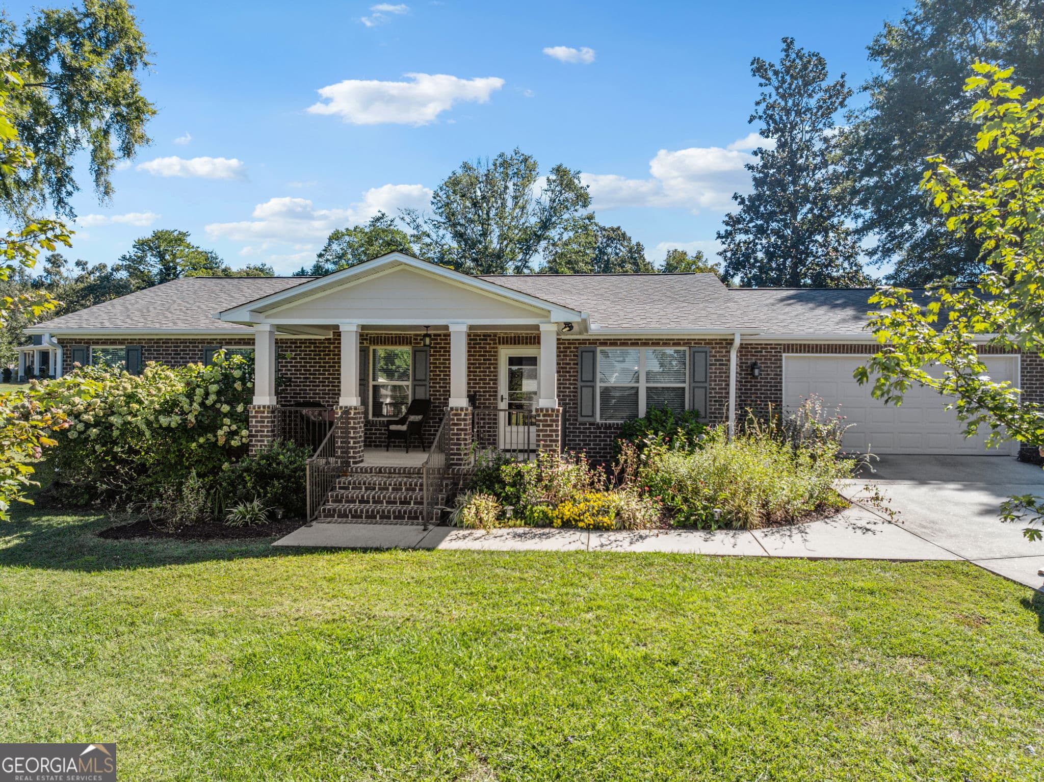 3 bedroom, 2 bathroom, 1,860 sq ft single family residence for sale at 13 Faulkner Street, Cleveland, GA 30528 — photo 2