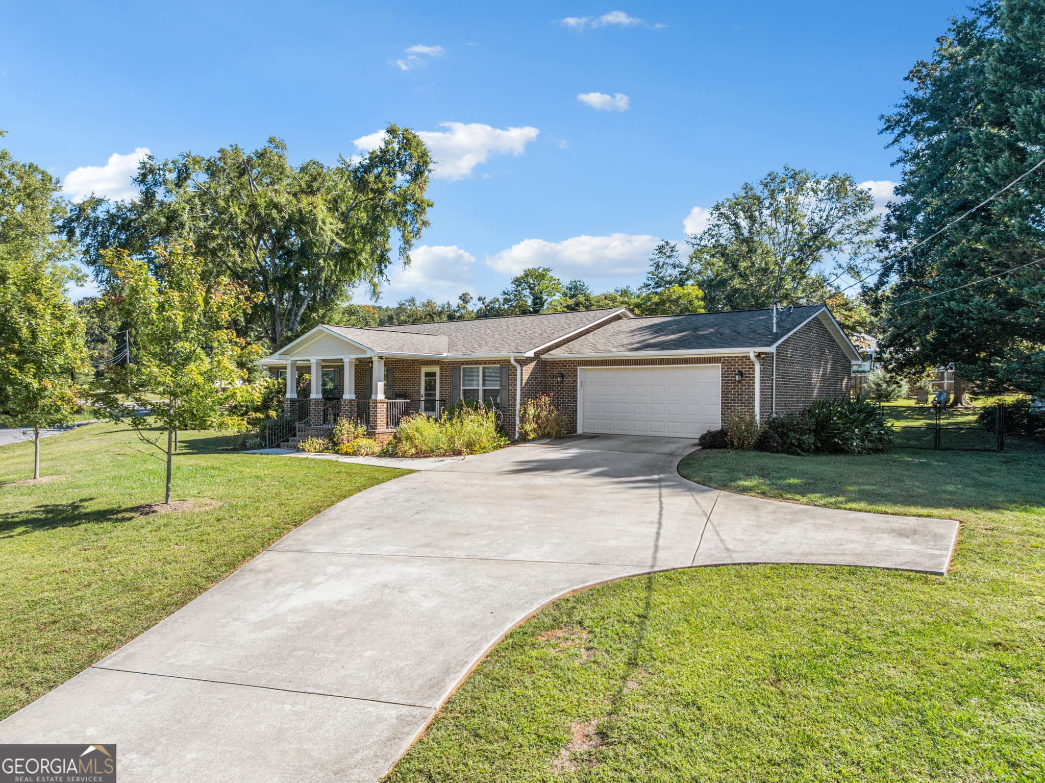 3 bedroom, 2 bathroom, 1,860 sq ft single family residence for sale at 13 Faulkner Street, Cleveland, GA 30528 — photo 3