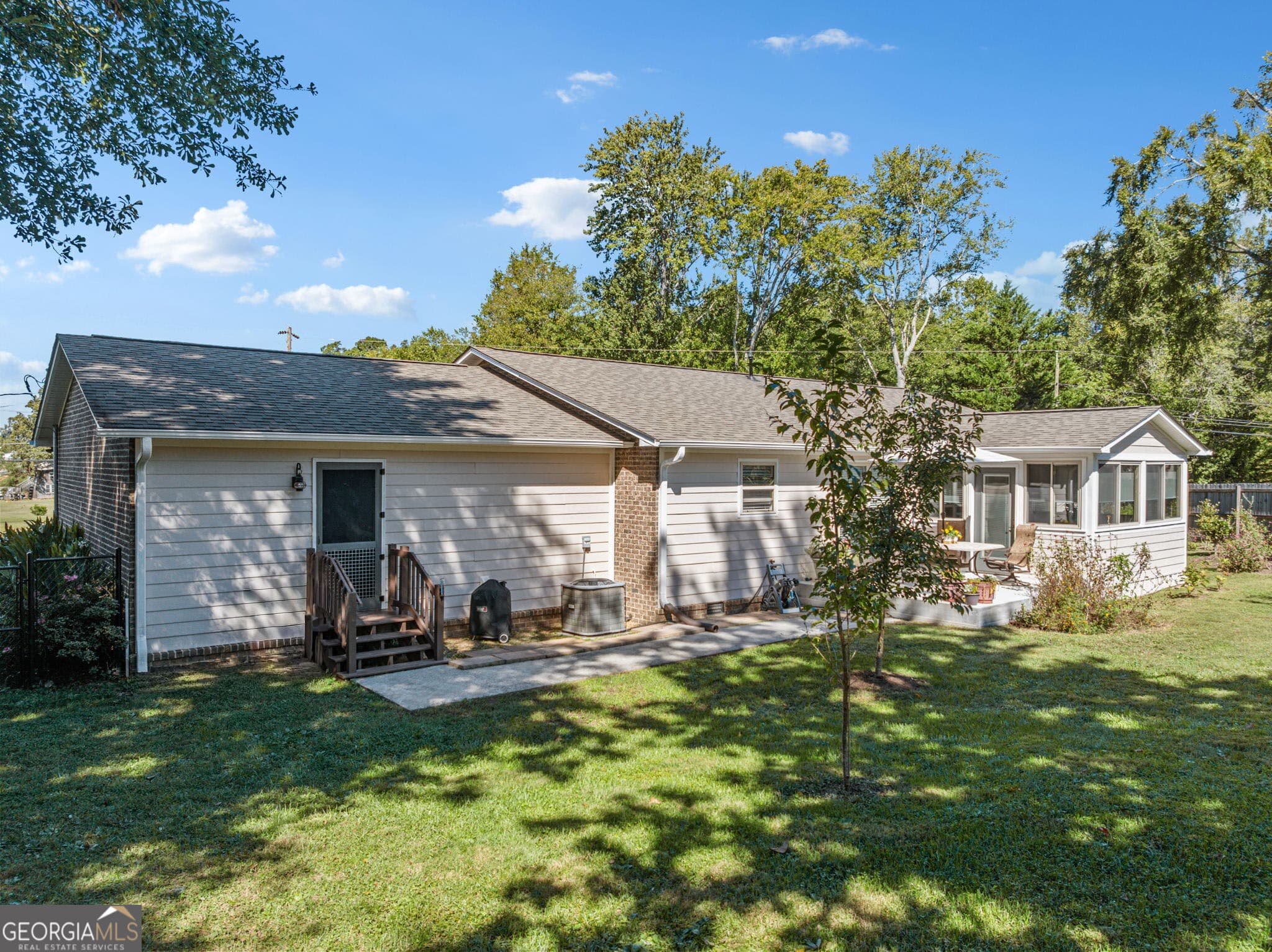 3 bedroom, 2 bathroom, 1,860 sq ft single family residence for sale at 13 Faulkner Street, Cleveland, GA 30528 — photo 9