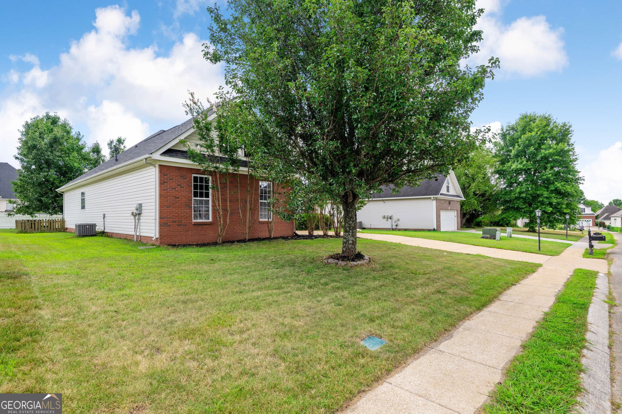 4 bedroom, 2.5 bathroom, 2,490 sq ft single family residence for sale at 2446 Triangle Farm Road, Chattanooga, TN 37421 — photo 4