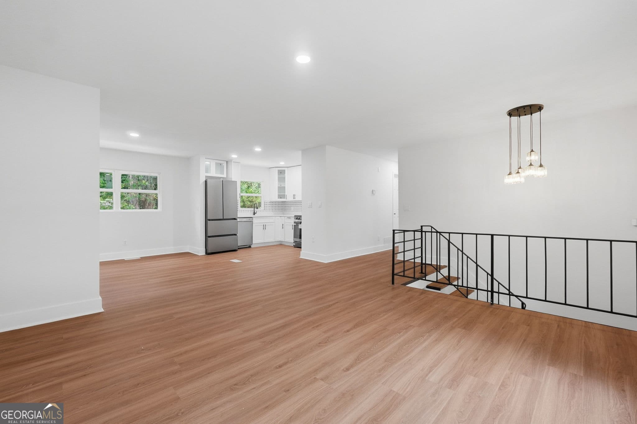 4 bedroom, 2.5 bathroom, 1,906 sq ft single family residence for sale at 4404 Cedar Ridge Trail, Stone Mountain, GA 30083 — photo 6