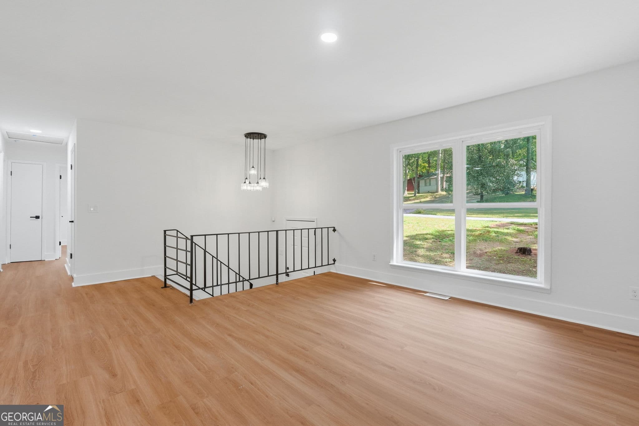 4 bedroom, 2.5 bathroom, 1,906 sq ft single family residence for sale at 4404 Cedar Ridge Trail, Stone Mountain, GA 30083 — photo 7