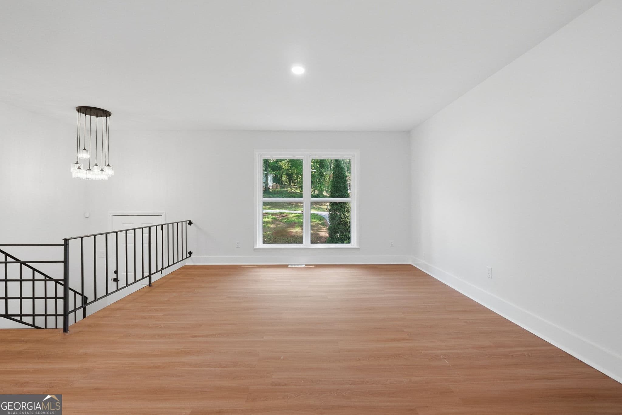 4 bedroom, 2.5 bathroom, 1,906 sq ft single family residence for sale at 4404 Cedar Ridge Trail, Stone Mountain, GA 30083 — photo 4