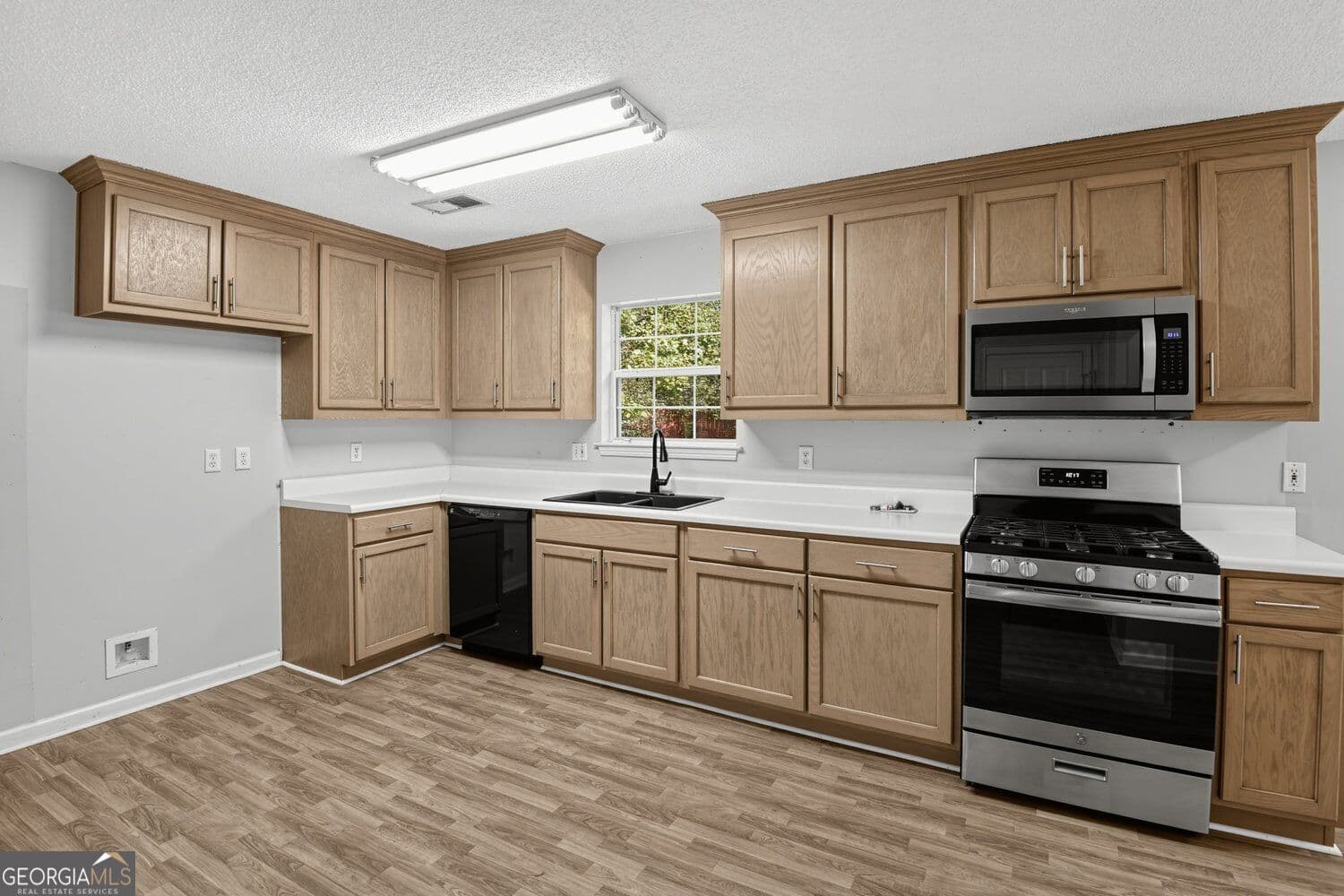 3 bedroom, 2.5 bathroom, 2,216 sq ft single family residence for sale at 4533 Talon Way, Douglasville, GA 30135 — photo 6