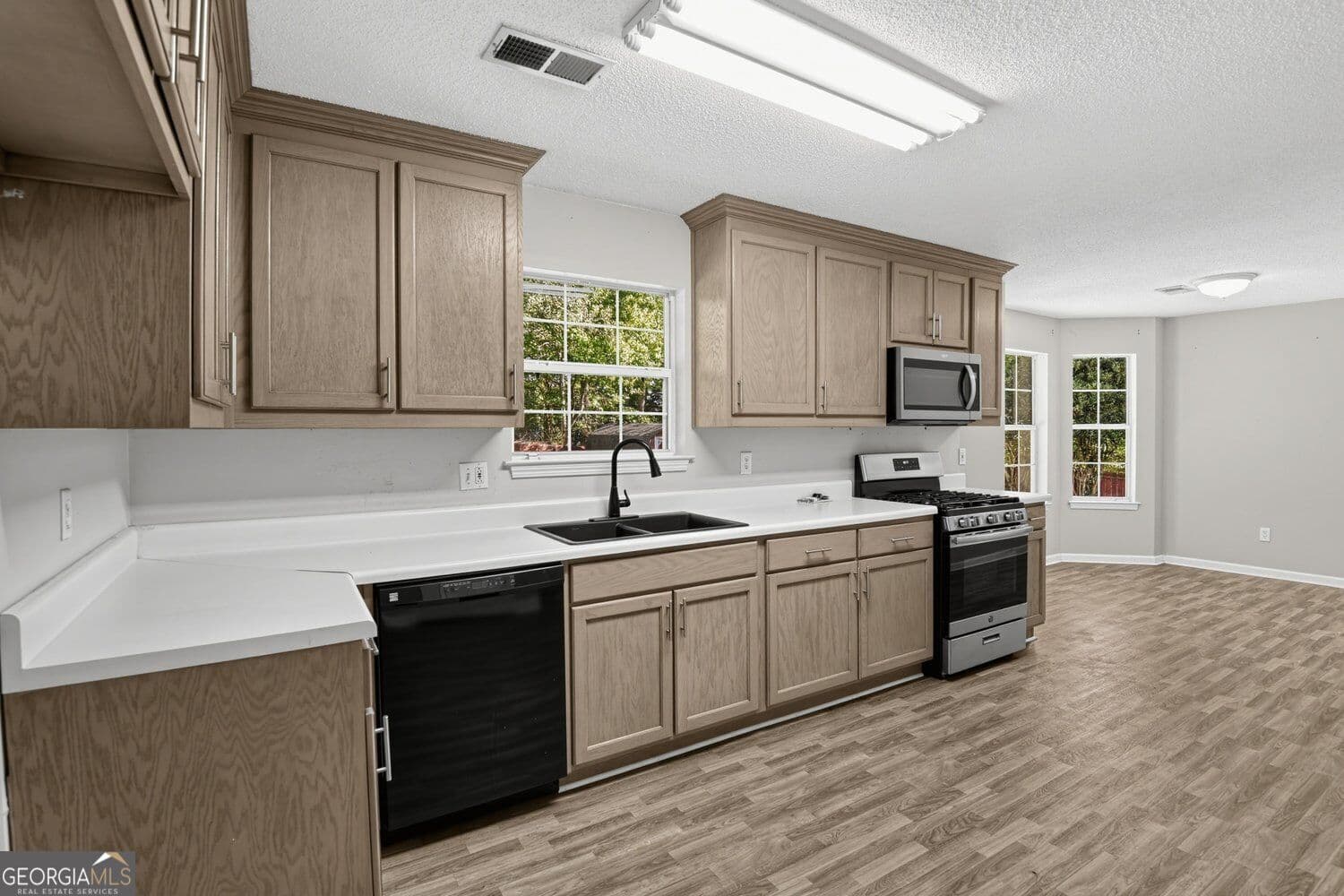 3 bedroom, 2.5 bathroom, 2,216 sq ft single family residence for sale at 4533 Talon Way, Douglasville, GA 30135 — photo 7