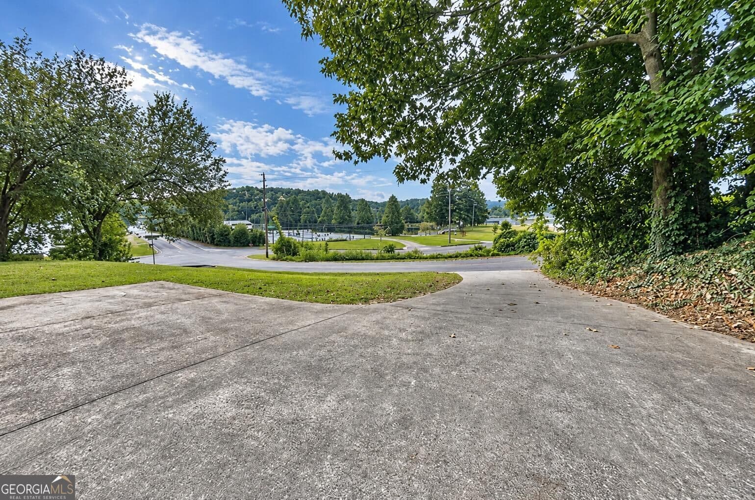 3 bedroom, 2 bathroom, 1,768 sq ft single family residence for sale at 498 Cedar Street, Dalton, GA 30720 — photo 3