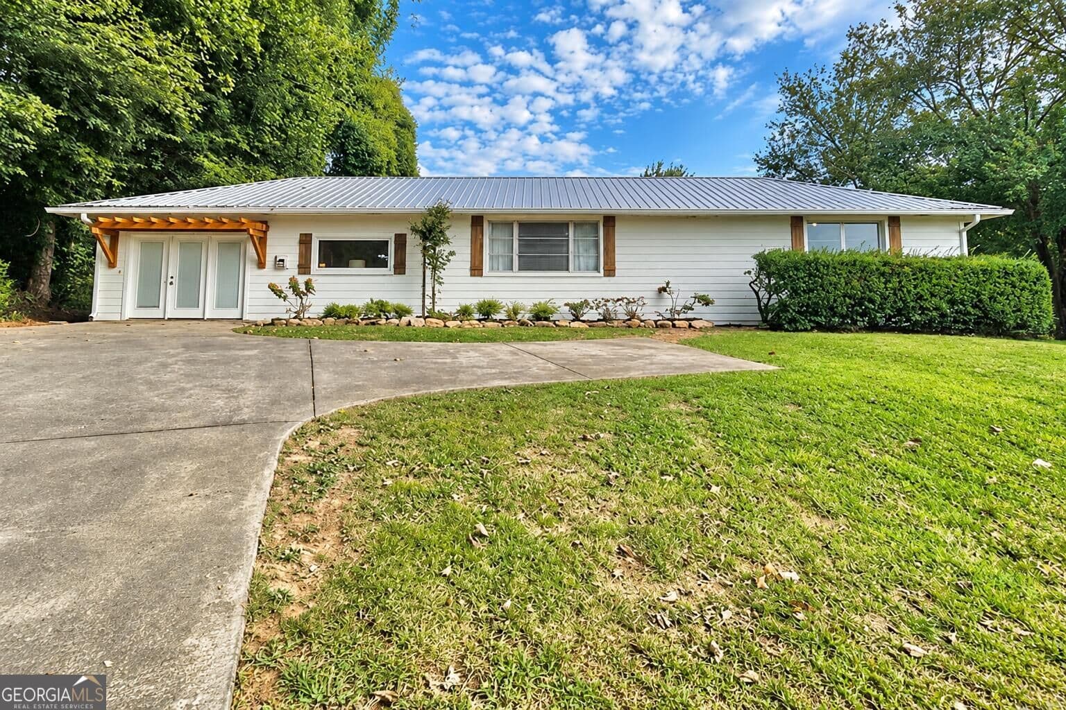 3 bedroom, 2 bathroom, 1,768 sq ft single family residence for sale at 498 Cedar Street, Dalton, GA 30720 — photo 1 of 19