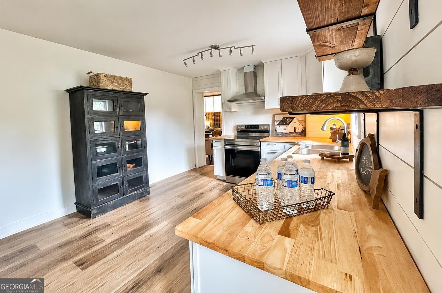 3 bedroom, 2 bathroom, 1,768 sq ft single family residence for sale at 498 Cedar Street, Dalton, GA 30720 — photo 9
