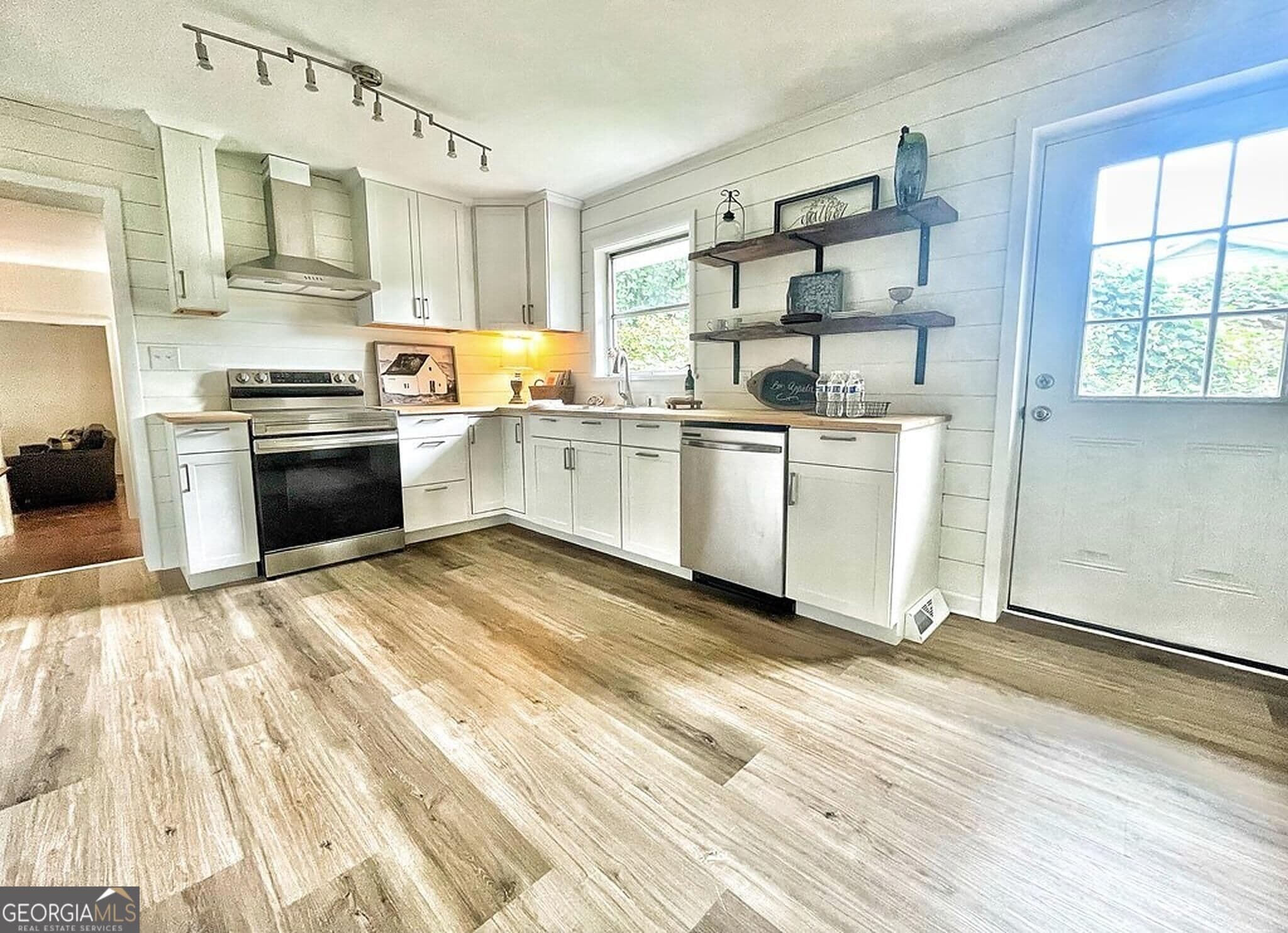 3 bedroom, 2 bathroom, 1,768 sq ft single family residence for sale at 498 Cedar Street, Dalton, GA 30720 — photo 8
