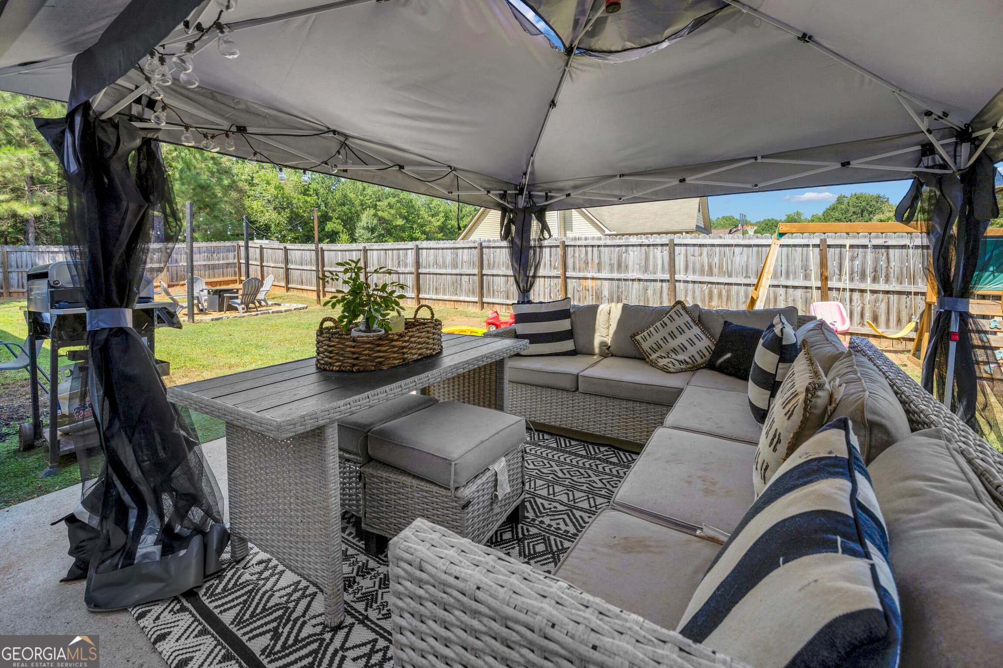 4 bedroom, 2 bathroom, 1,883 sq ft single family residence for sale at 10 PINE SHADOW Circle, Covington, GA 30016 — photo 7