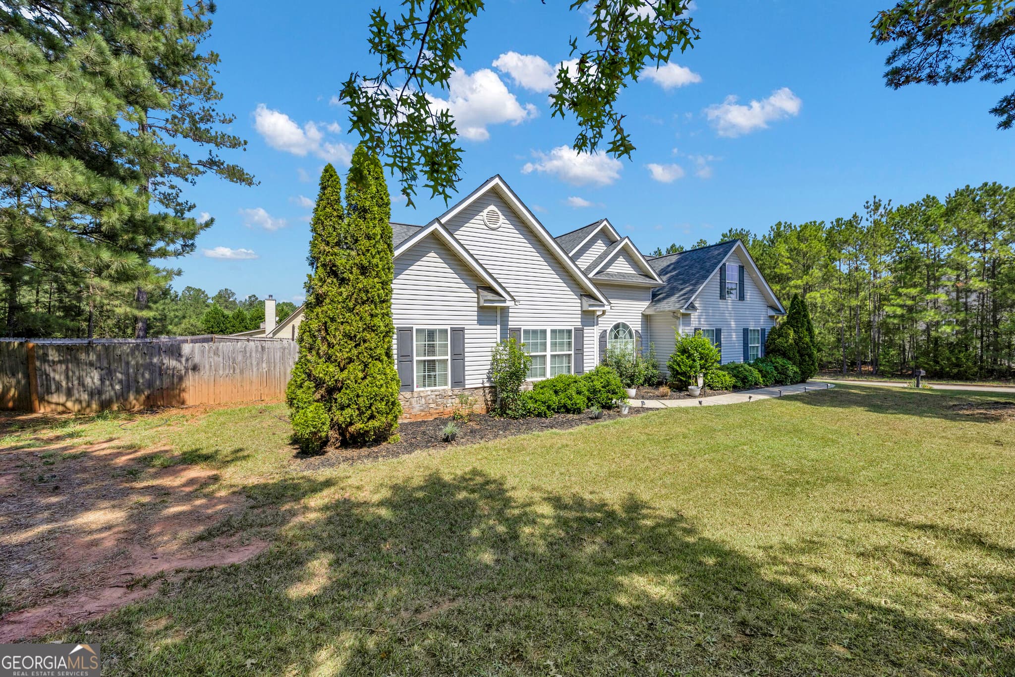 4 bedroom, 2 bathroom, 1,883 sq ft single family residence for sale at 10 PINE SHADOW Circle, Covington, GA 30016 — photo 3