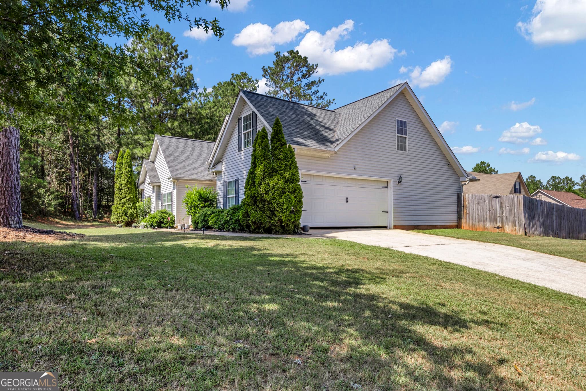 4 bedroom, 2 bathroom, 1,883 sq ft single family residence for sale at 10 PINE SHADOW Circle, Covington, GA 30016 — photo 5
