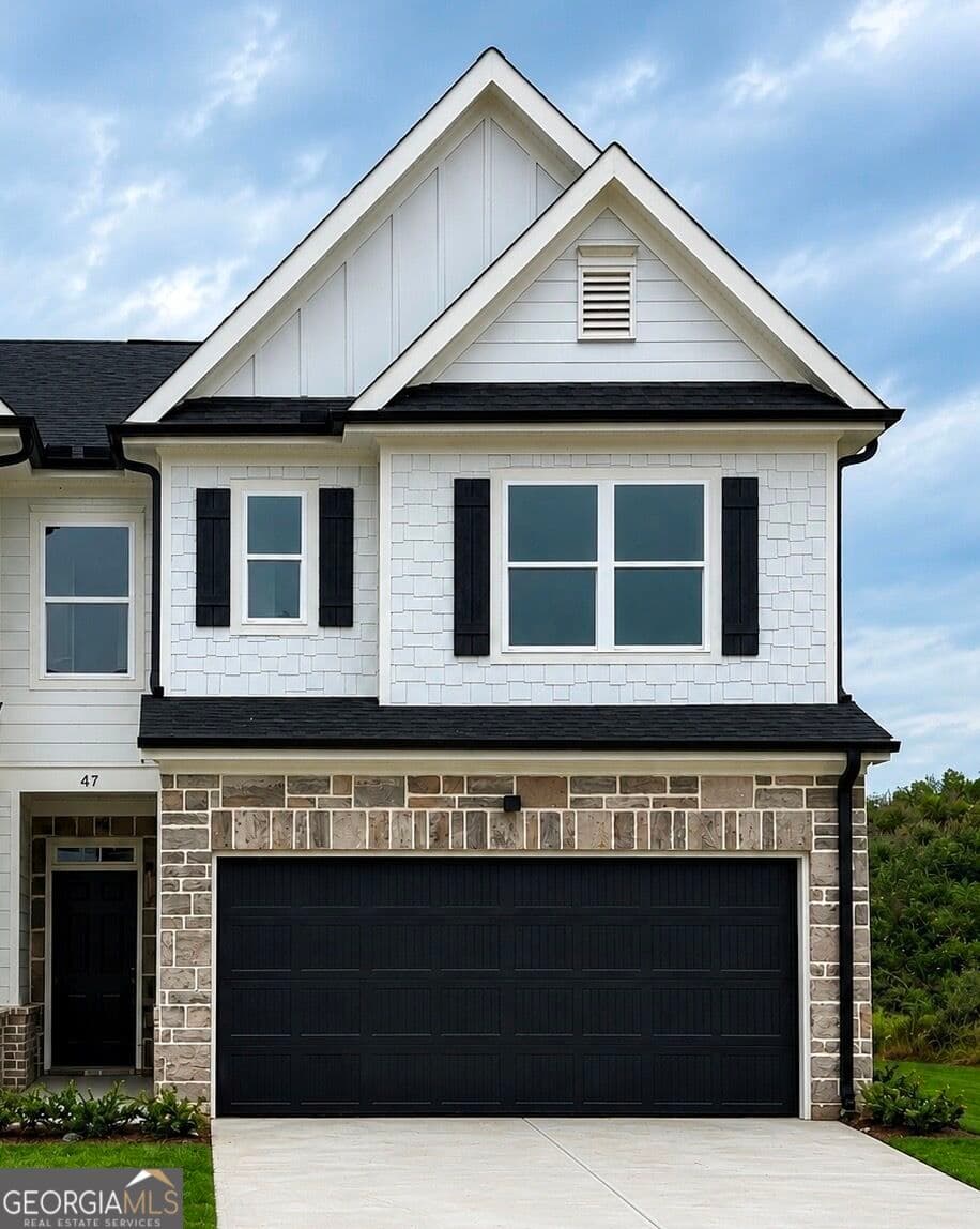 3 bedroom, 2.5 bathroom, 1,660 sq ft townhouse for rent at 47 Crest Drive 8, Hartwell, GA 30643 for $2,200 a month