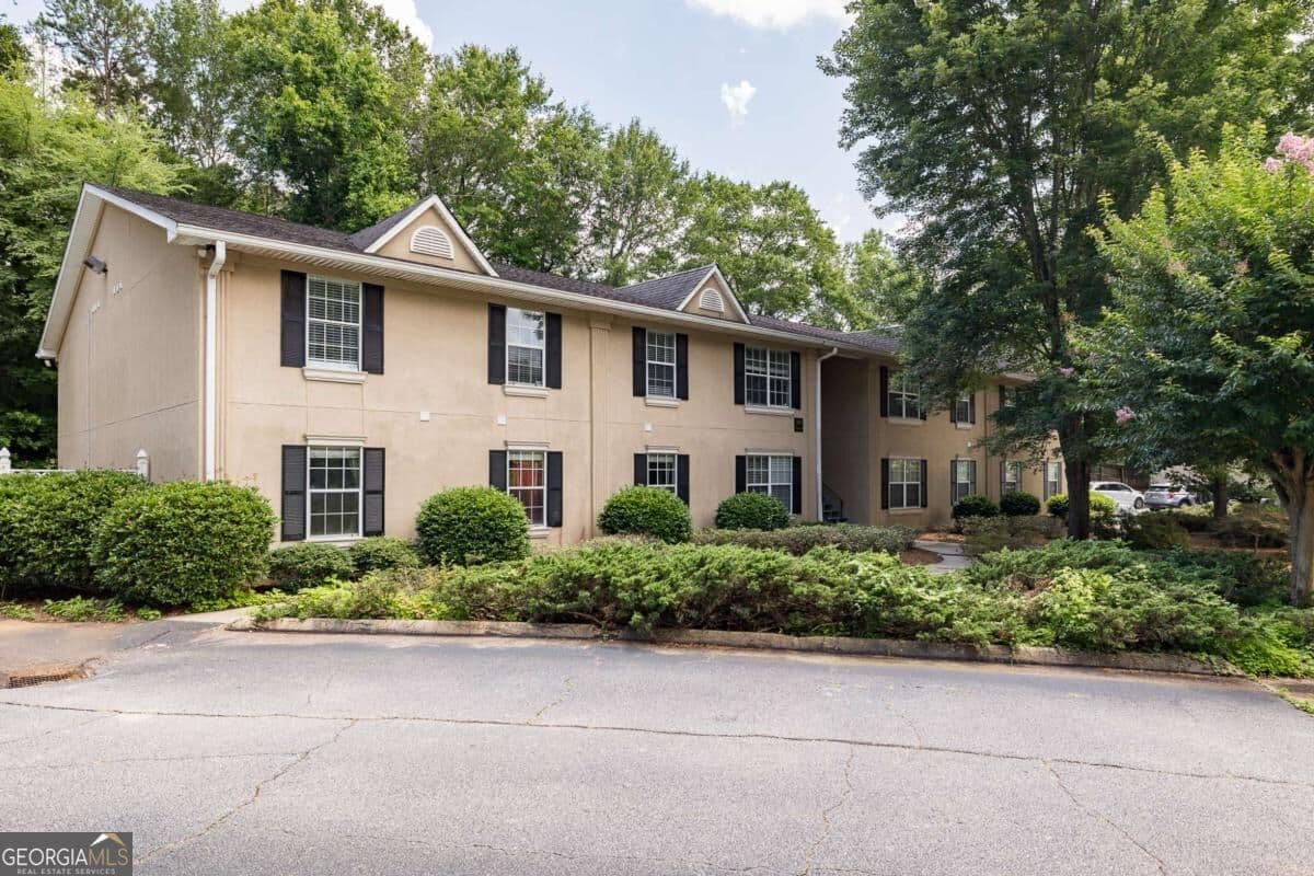 3 bedroom, 2 bathroom, 1,152 sq ft condominium for sale at 100 Downing Way G, Athens, GA 30606 — photo 1 of 17