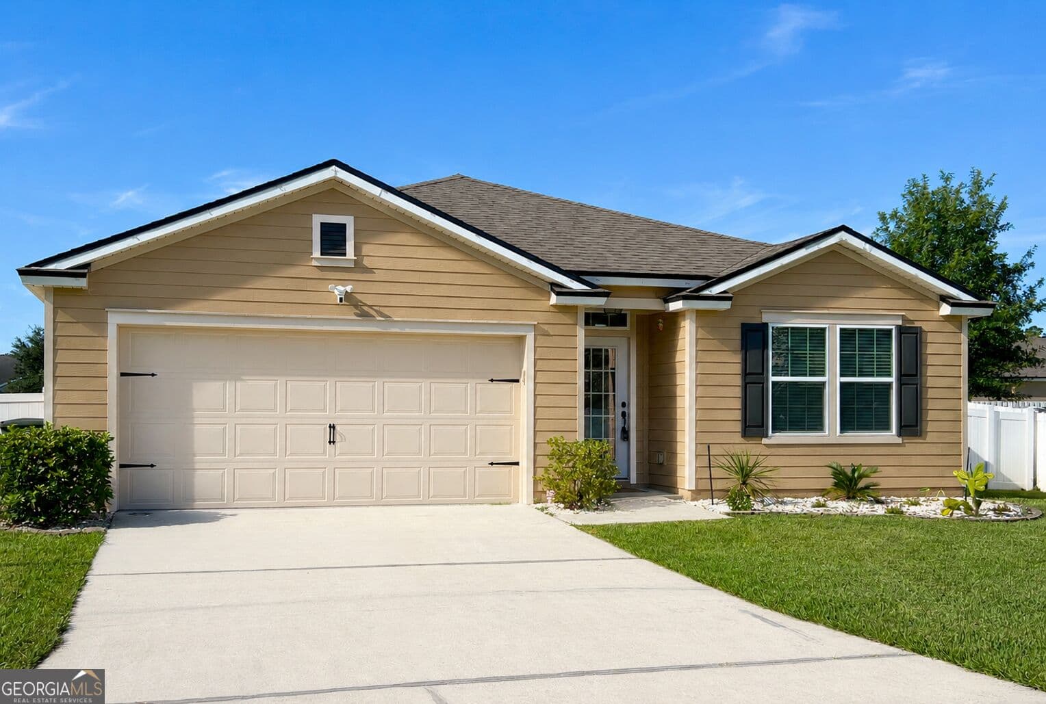 4 bedroom, 2 bathroom, 1,835 sq ft single family residence for rent at 204 Hayworth Court, Kingsland, GA 31548 for $2,200 a month — photo 1 of 1